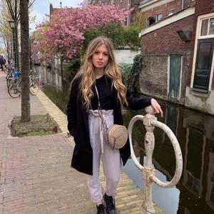 Meet your Posher, Éloïse